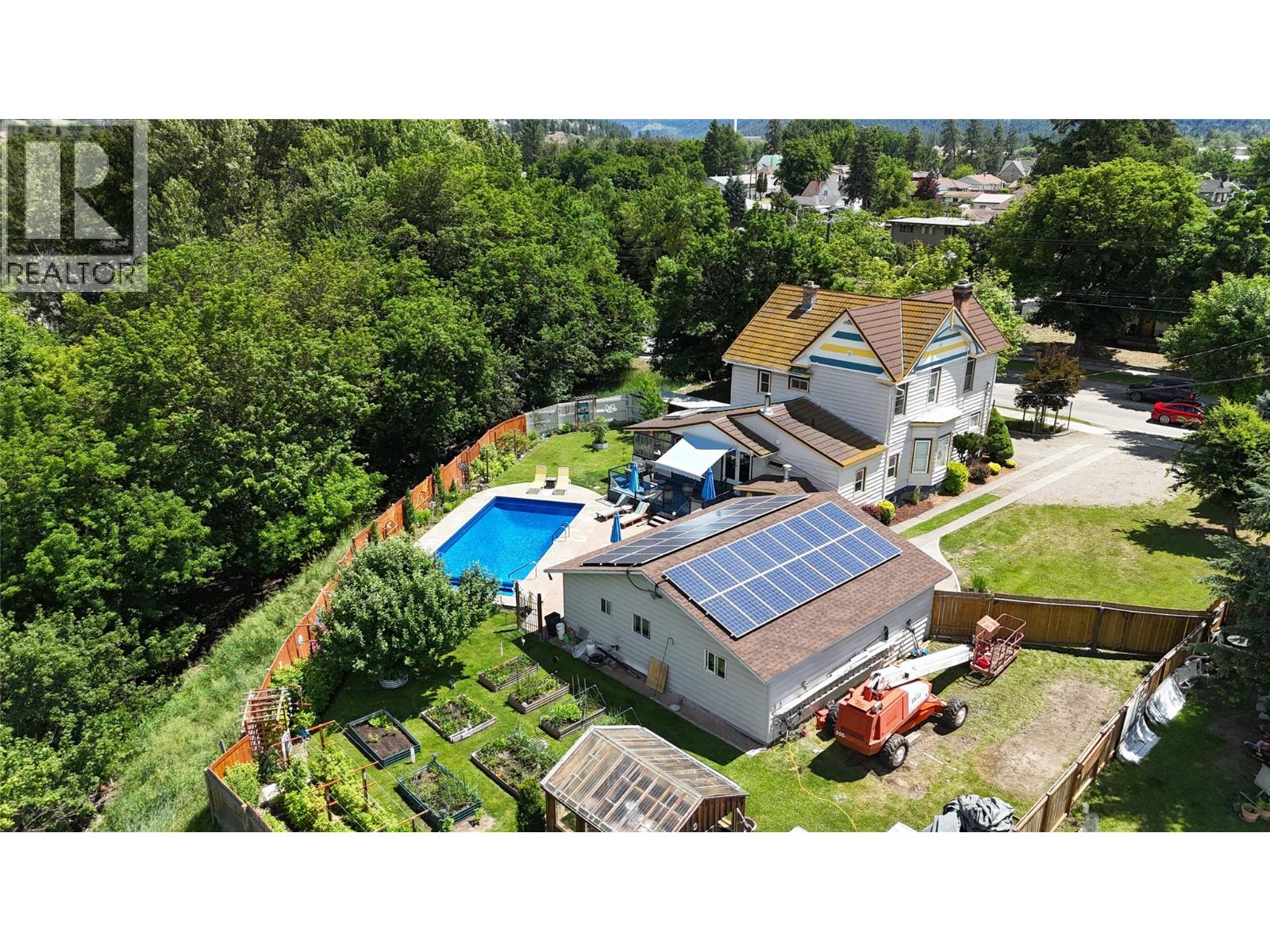 825 Central Avenue, Grand Forks, British Columbia  V0H 1H0 - Photo 2 - 10392267