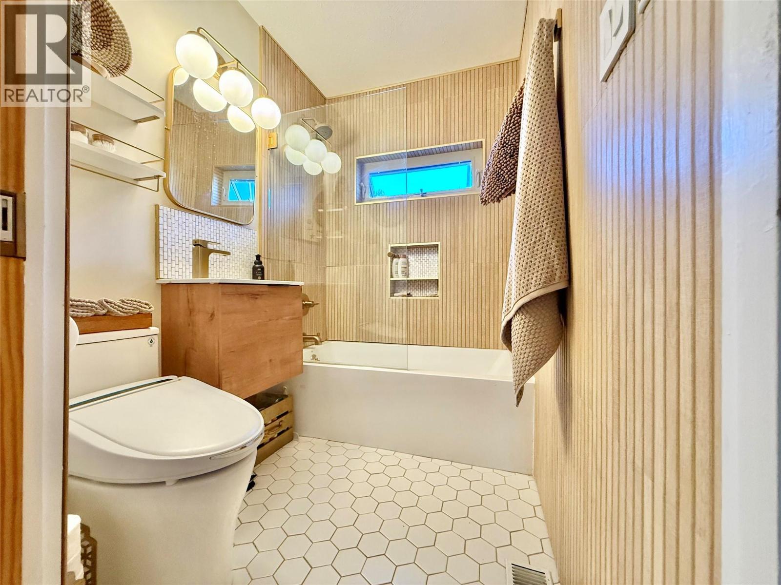 825 Central Avenue, Grand Forks, British Columbia  V0H 1H0 - Photo 26 - 10392267