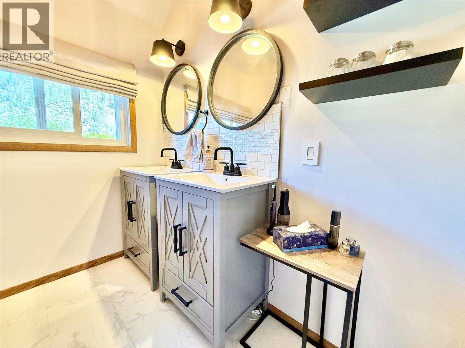 825 Central Avenue, Grand Forks, British Columbia  V0H 1H0 - Photo 38 - 10392267