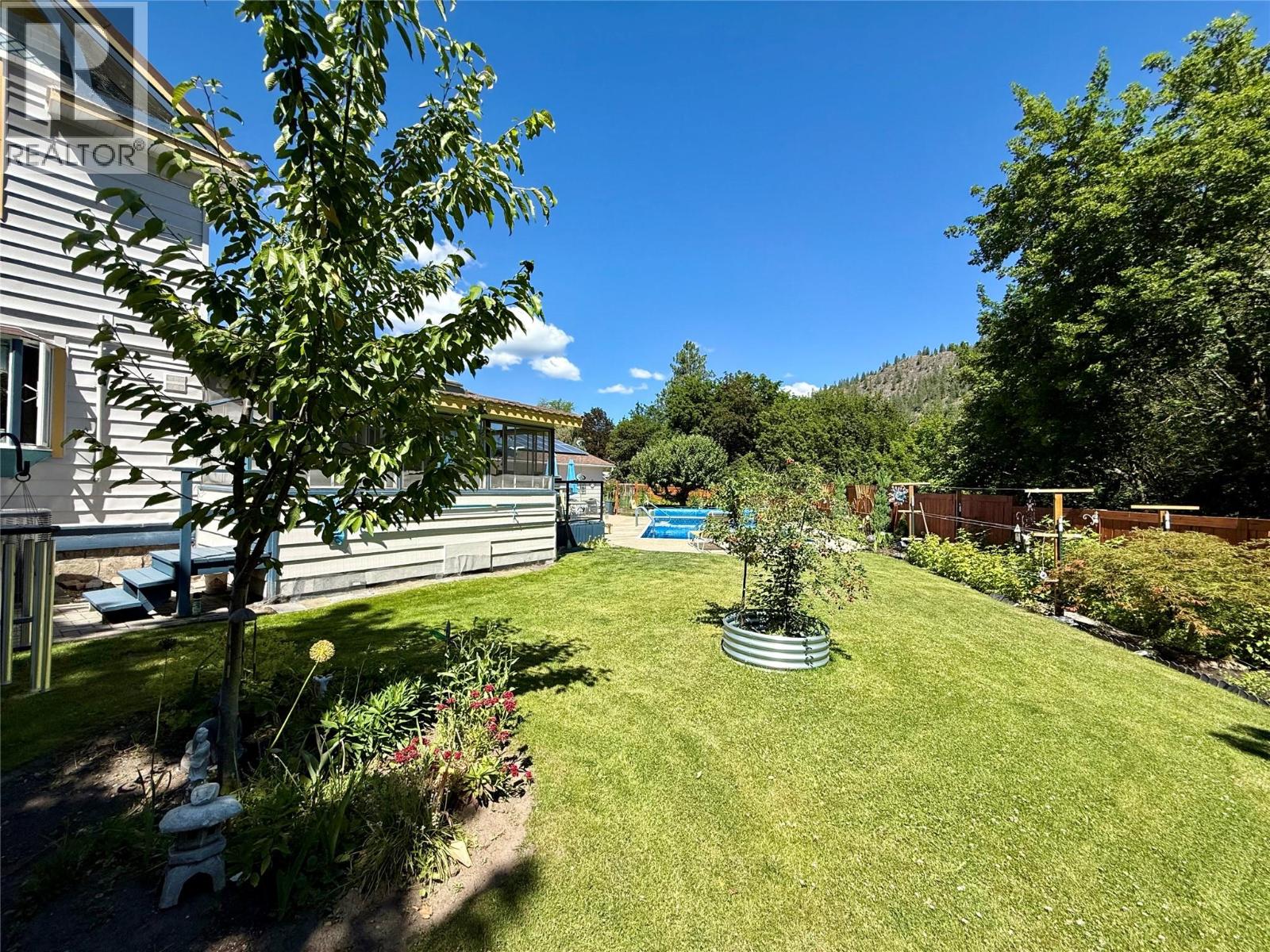 825 Central Avenue, Grand Forks, British Columbia  V0H 1H0 - Photo 47 - 10392267