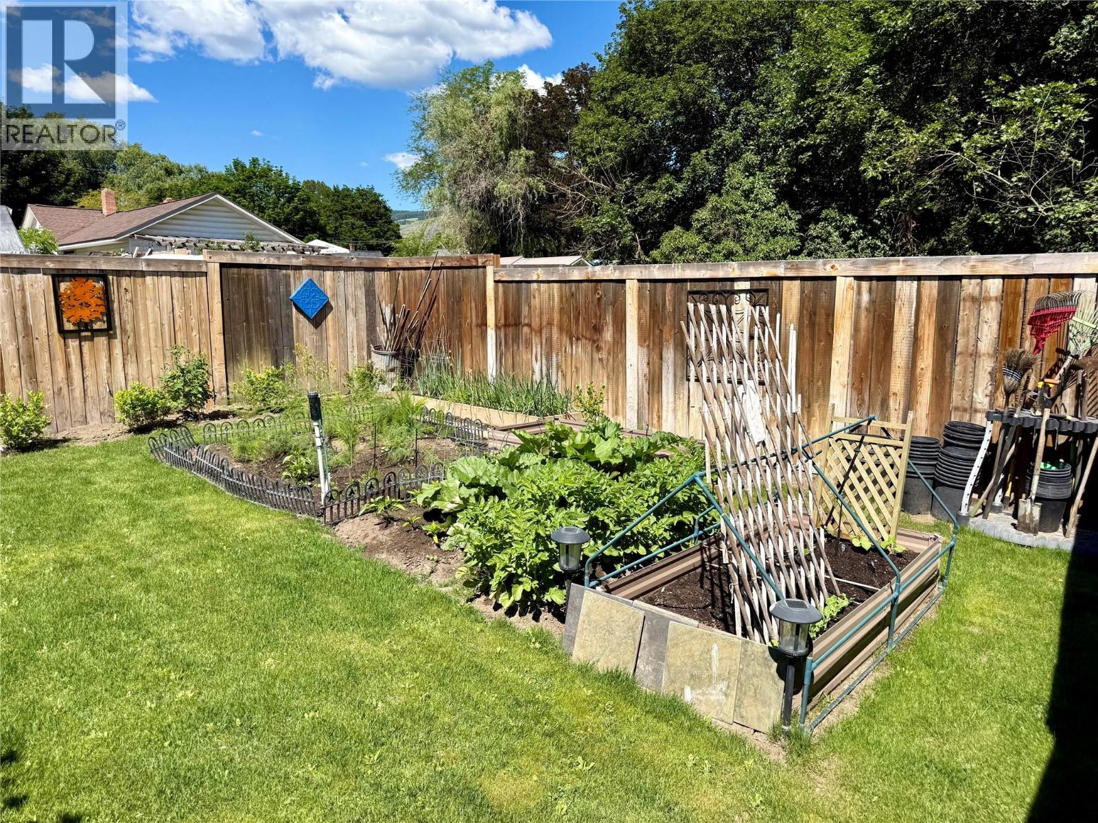 825 Central Avenue, Grand Forks, British Columbia  V0H 1H0 - Photo 57 - 10392267