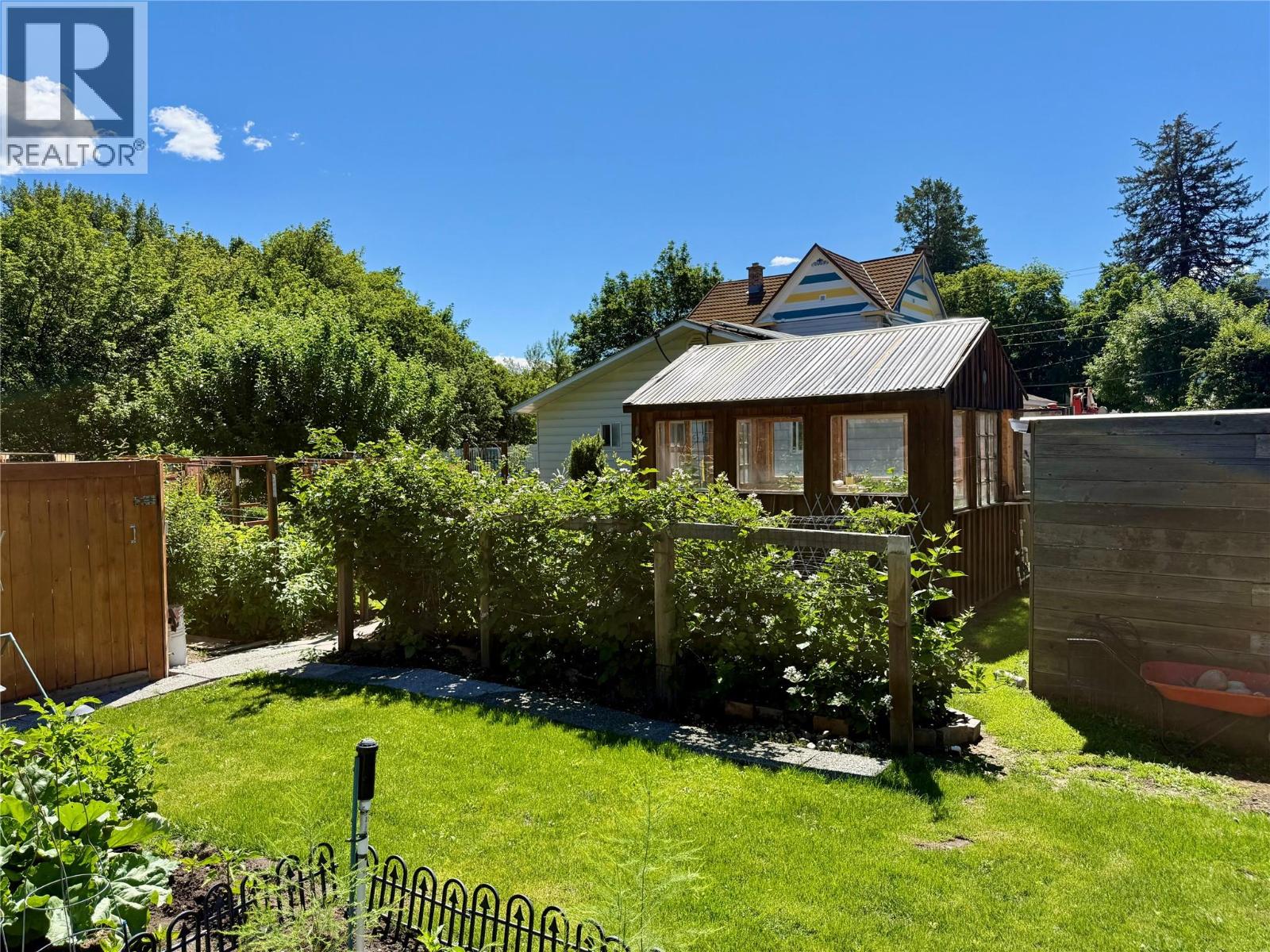 825 Central Avenue, Grand Forks, British Columbia  V0H 1H0 - Photo 58 - 10392267