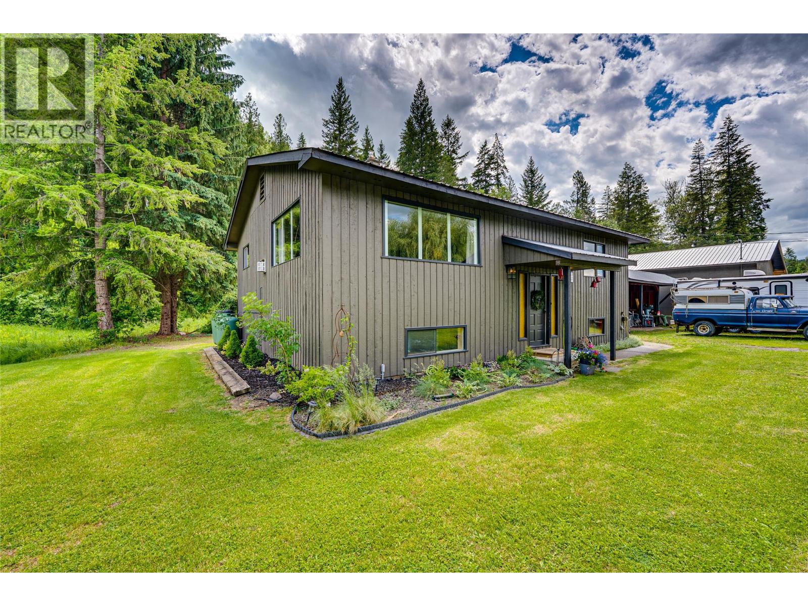 1206 Highway 6 Highway, Cherryville, British Columbia  V0E 2G1 - Photo 2 - 10392358