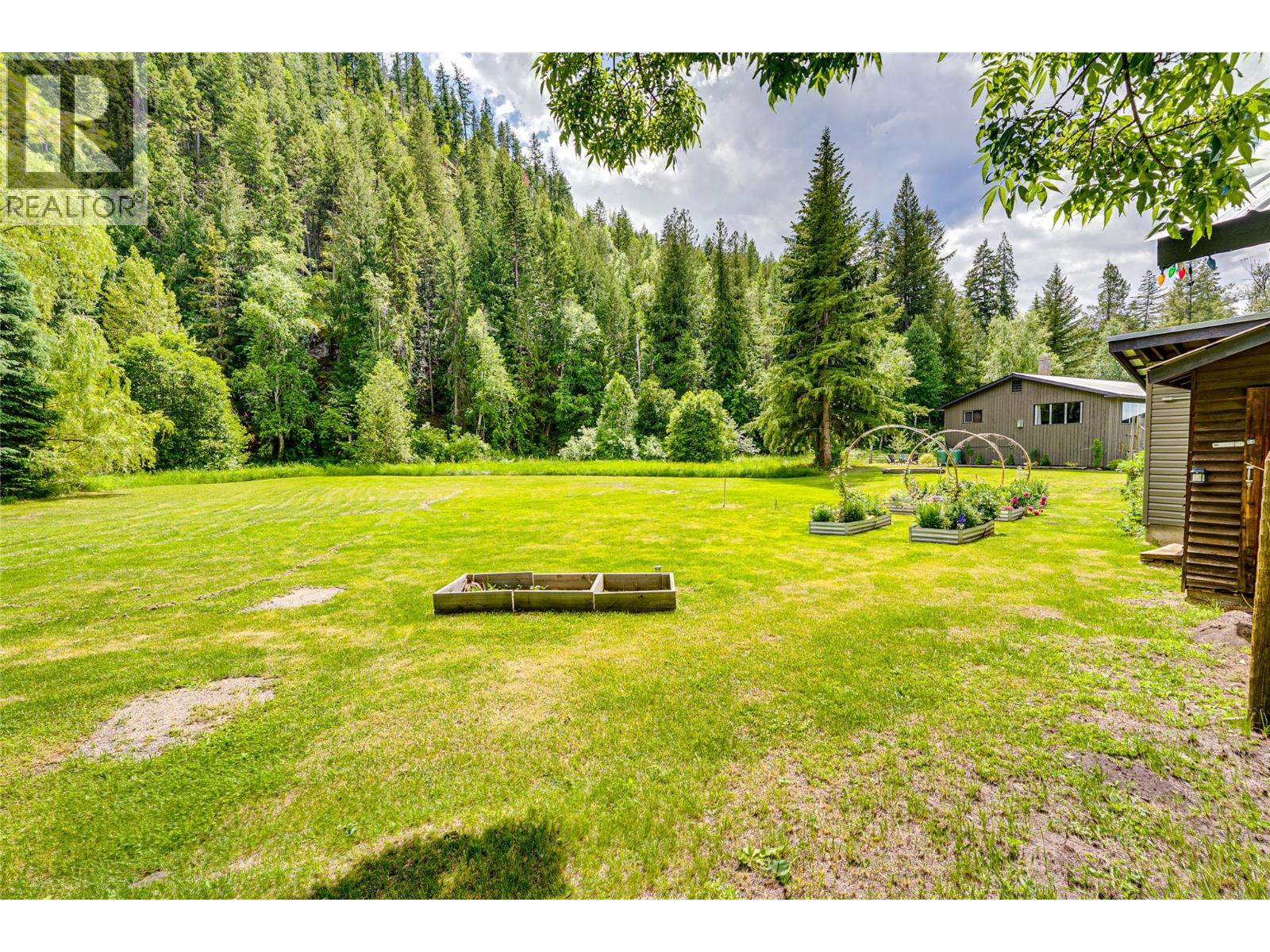 1206 Highway 6 Highway, Cherryville, British Columbia  V0E 2G1 - Photo 51 - 10392358