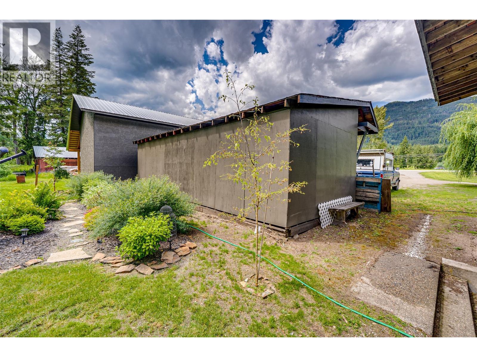 1206 Highway 6 Highway, Cherryville, British Columbia  V0E 2G1 - Photo 68 - 10392358