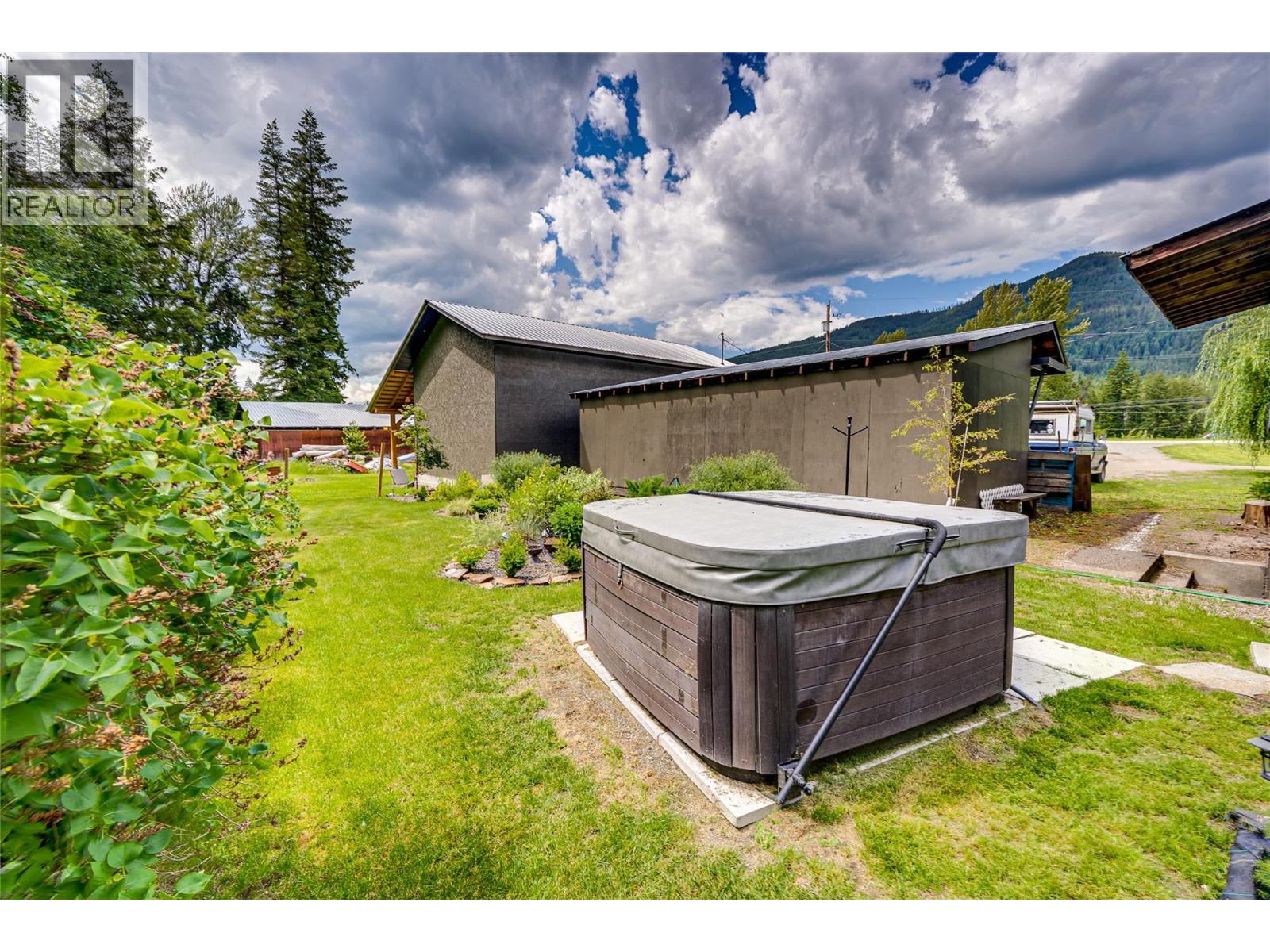 1206 Highway 6 Highway, Cherryville, British Columbia  V0E 2G1 - Photo 71 - 10392358