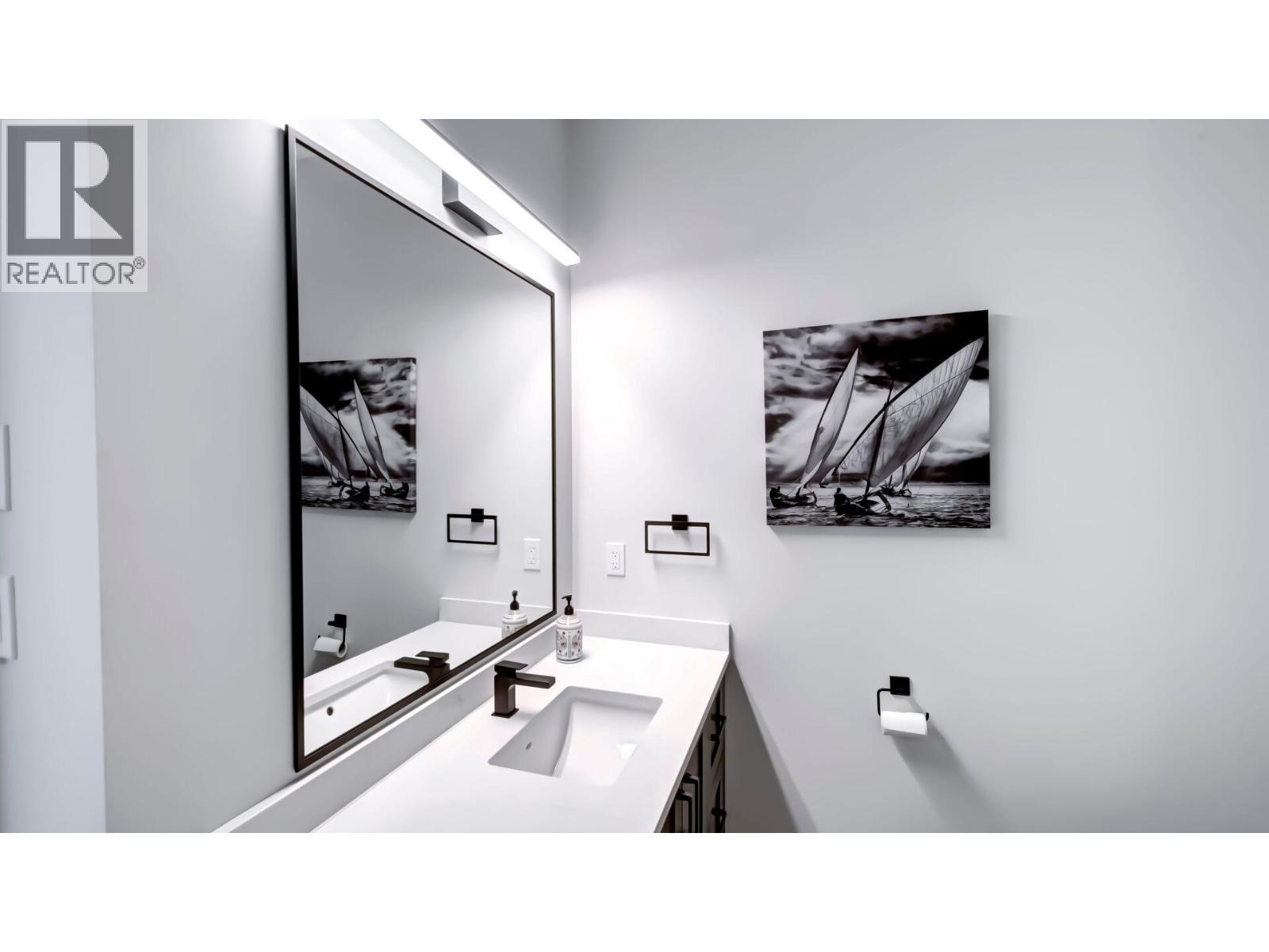 110 Eastside Road, Okanagan Falls, British Columbia  V0H 1R5 - Photo 13 - 10392297