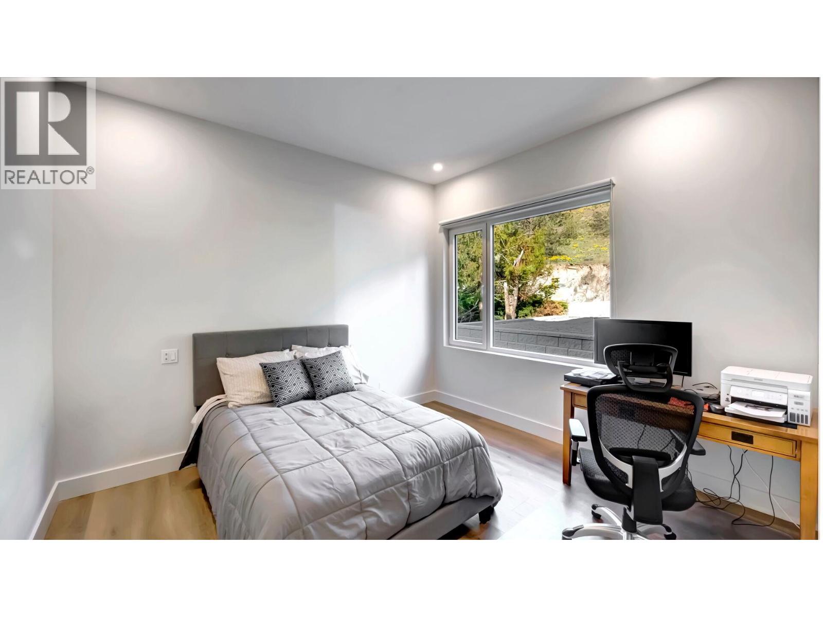 110 Eastside Road, Okanagan Falls, British Columbia  V0H 1R5 - Photo 18 - 10392297