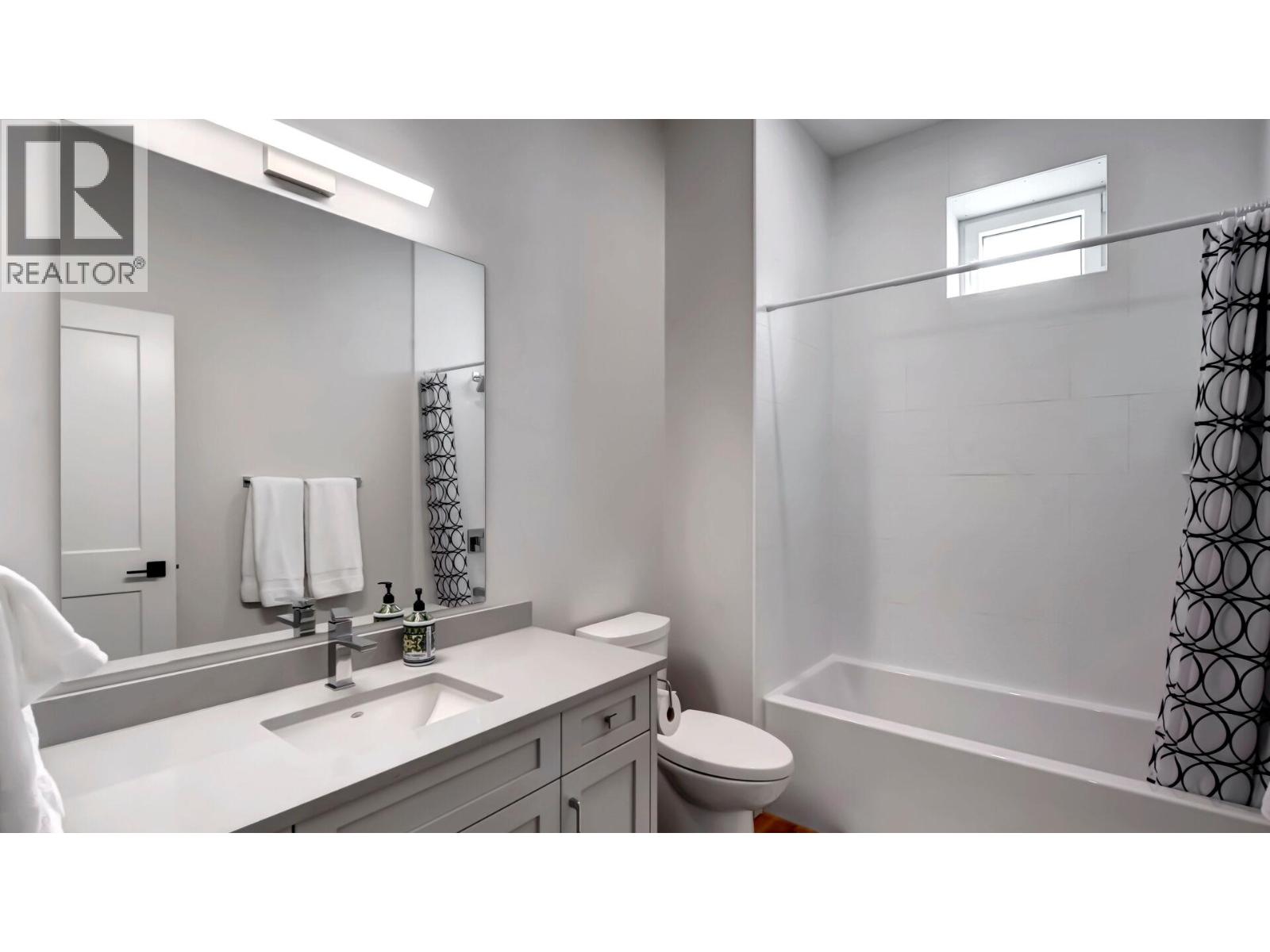 110 Eastside Road, Okanagan Falls, British Columbia  V0H 1R5 - Photo 36 - 10392297