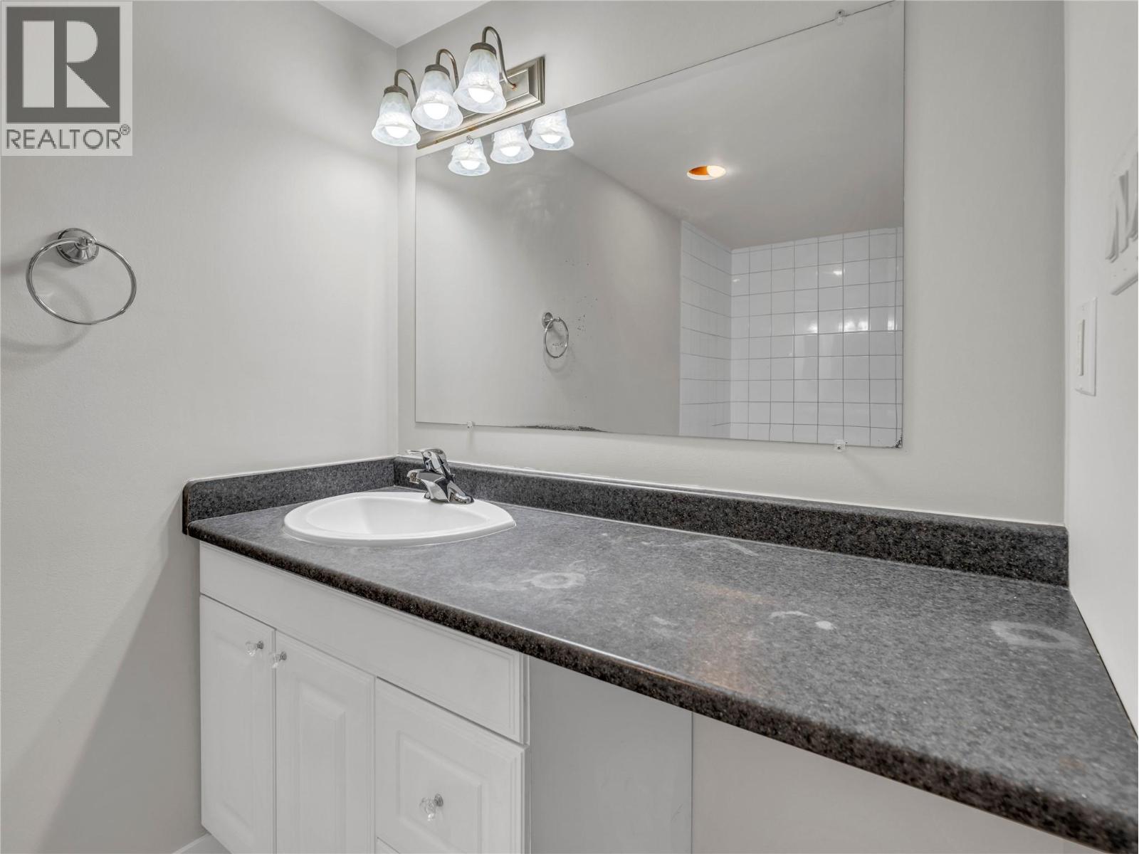 110 Skaha Place Unit# 105, Penticton, British Columbia  V2A 7L1 - Photo 11 - 10392359