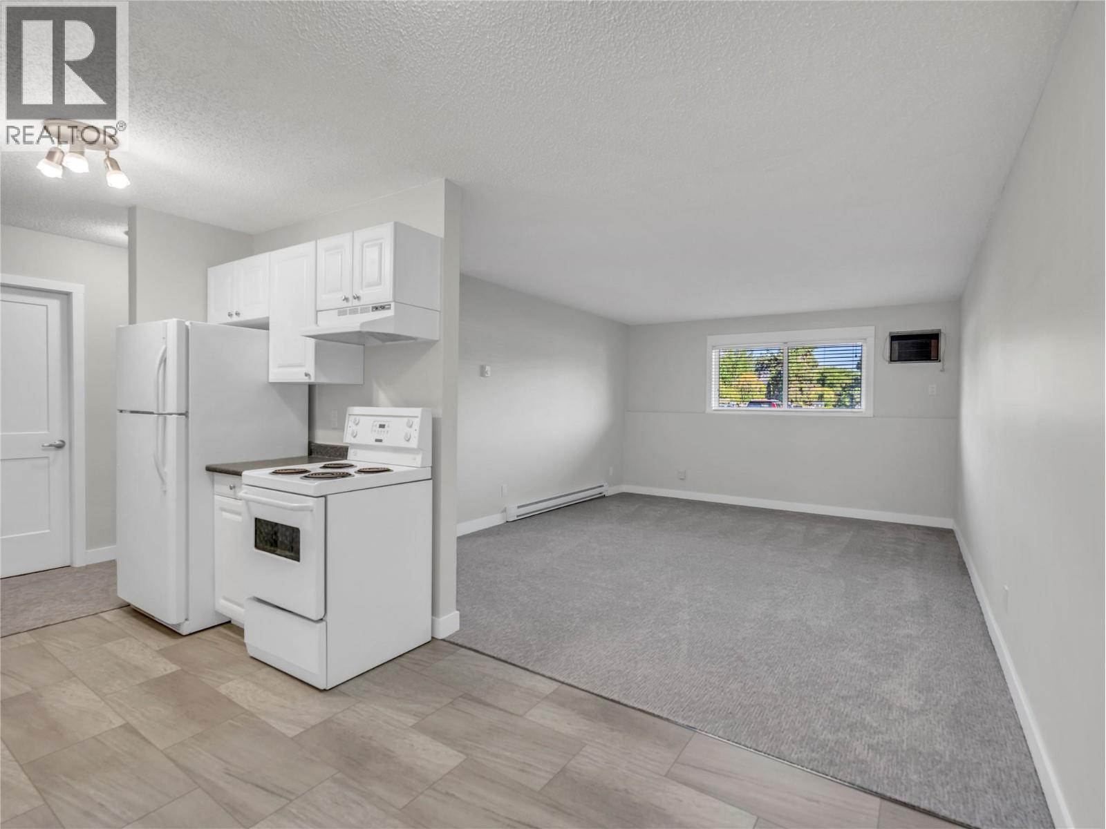 110 Skaha Place Unit# 105, Penticton, British Columbia  V2A 7L1 - Photo 2 - 10392359