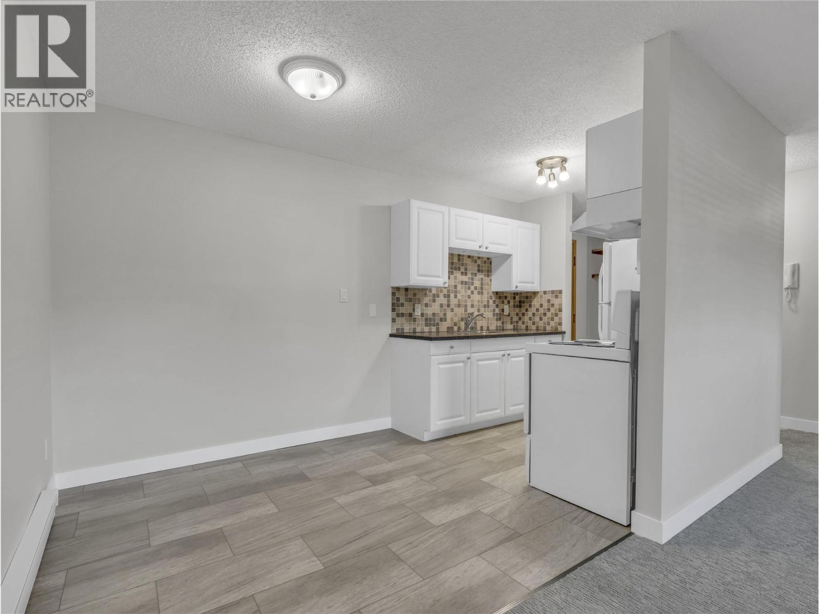 110 Skaha Place Unit# 105, Penticton, British Columbia  V2A 7L1 - Photo 4 - 10392359