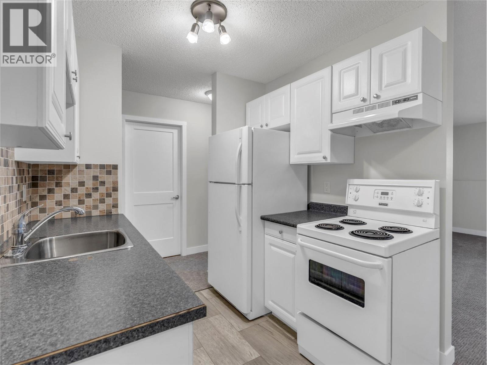 110 Skaha Place Unit# 105, Penticton, British Columbia  V2A 7L1 - Photo 5 - 10392359
