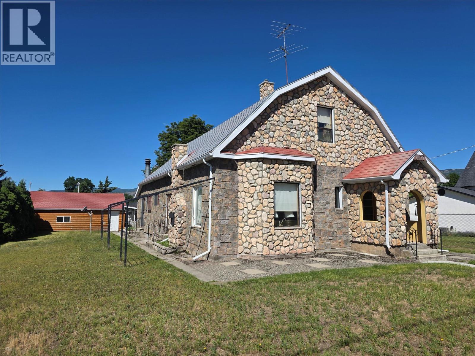 7277 8th Street, Grand Forks, British Columbia  V0H 1H0 - Photo 1 - 10392440