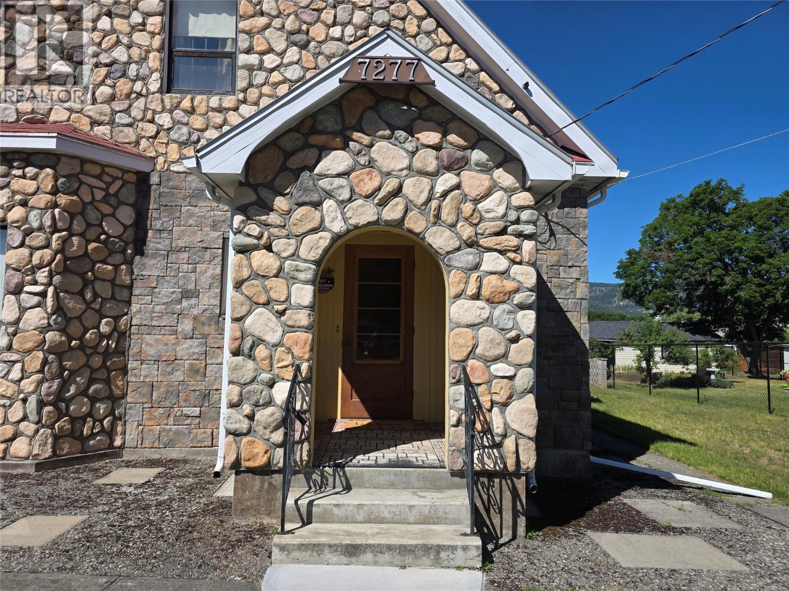 7277 8th Street, Grand Forks, British Columbia  V0H 1H0 - Photo 2 - 10392440
