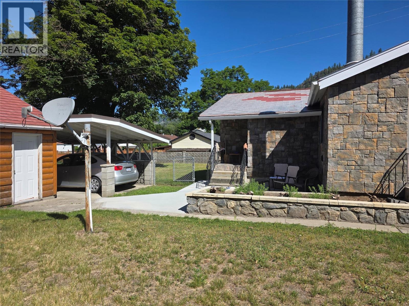 7277 8th Street, Grand Forks, British Columbia  V0H 1H0 - Photo 6 - 10392440