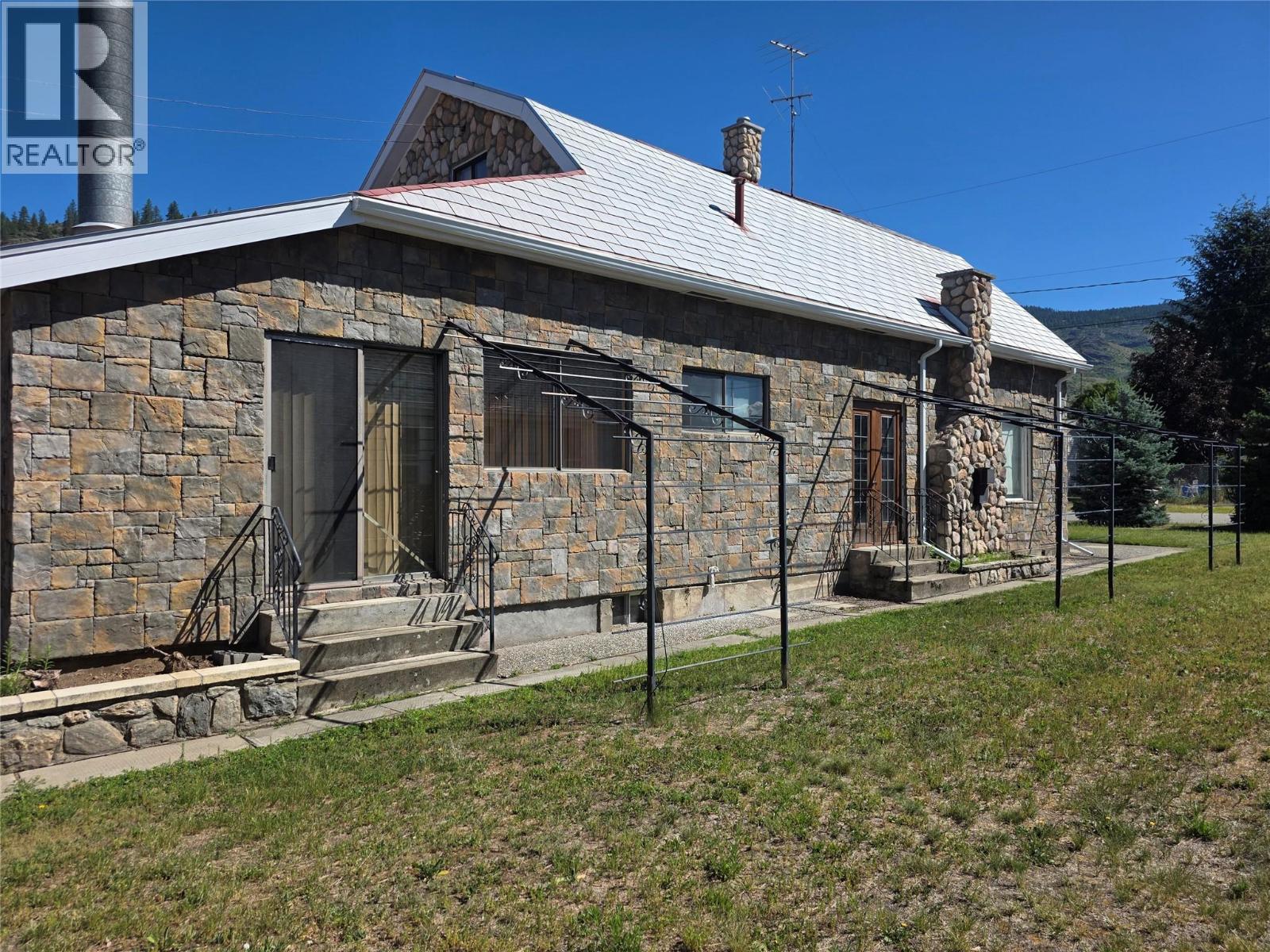7277 8th Street, Grand Forks, British Columbia  V0H 1H0 - Photo 7 - 10392440