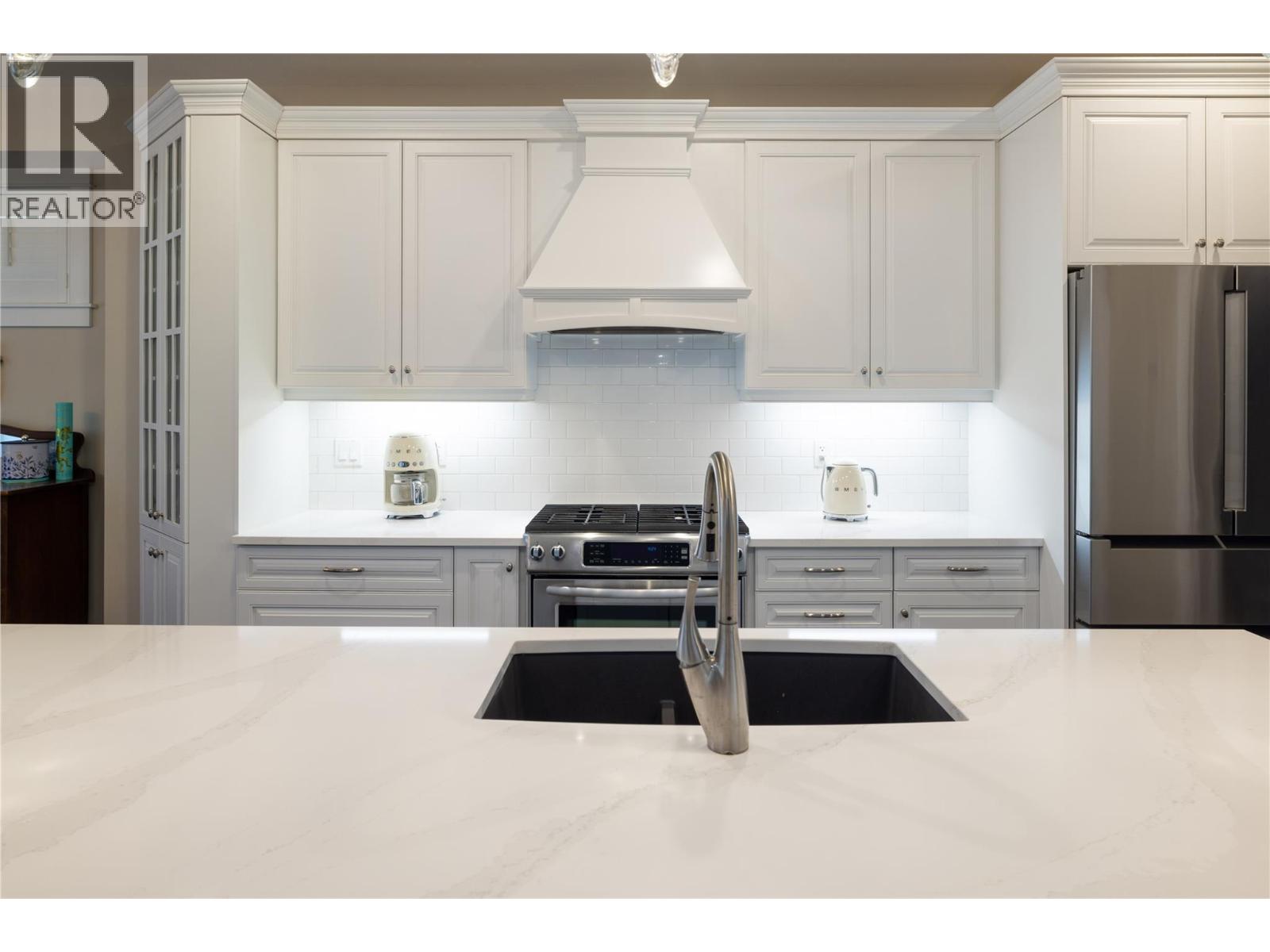 579 Longspoon Court, Vernon, British Columbia  V1H 2K2 - Photo 6 - 10392539