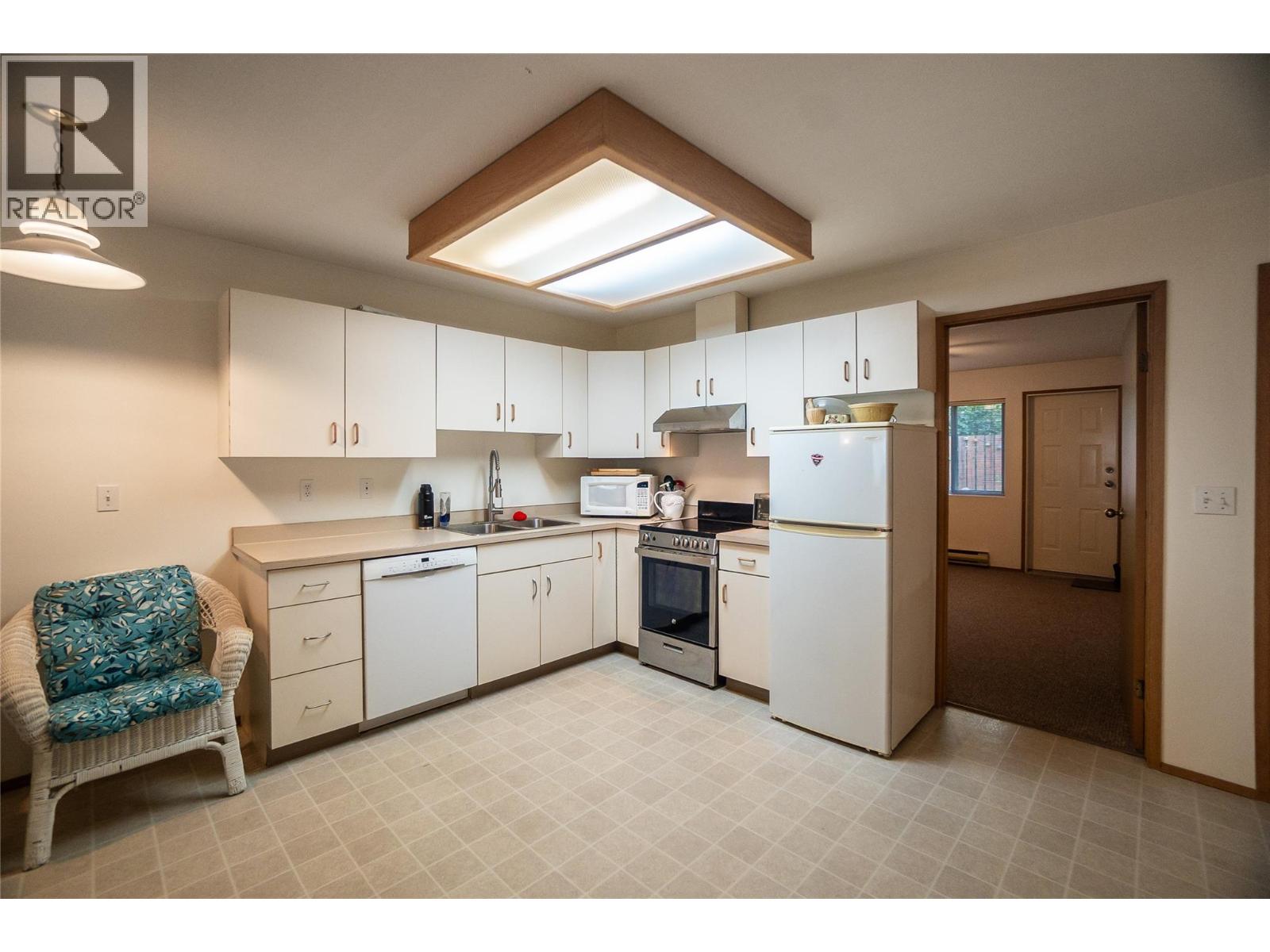 663 Columbia Avenue, Castlegar, British Columbia  V1N 1H1 - Photo 49 - 10392481