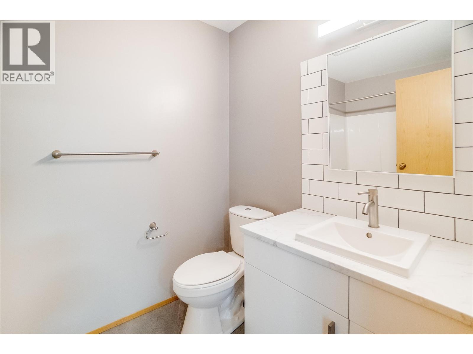663 Columbia Avenue, Castlegar, British Columbia  V1N 1H1 - Photo 76 - 10392481