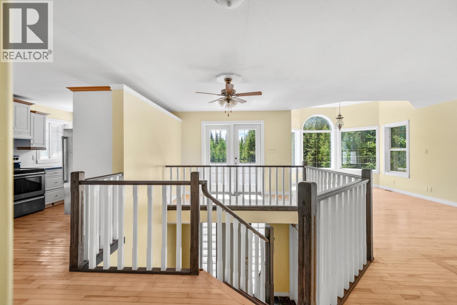 18 David Crescent, Elkford, British Columbia  V0B 1H0 - Photo 3 - 10392465