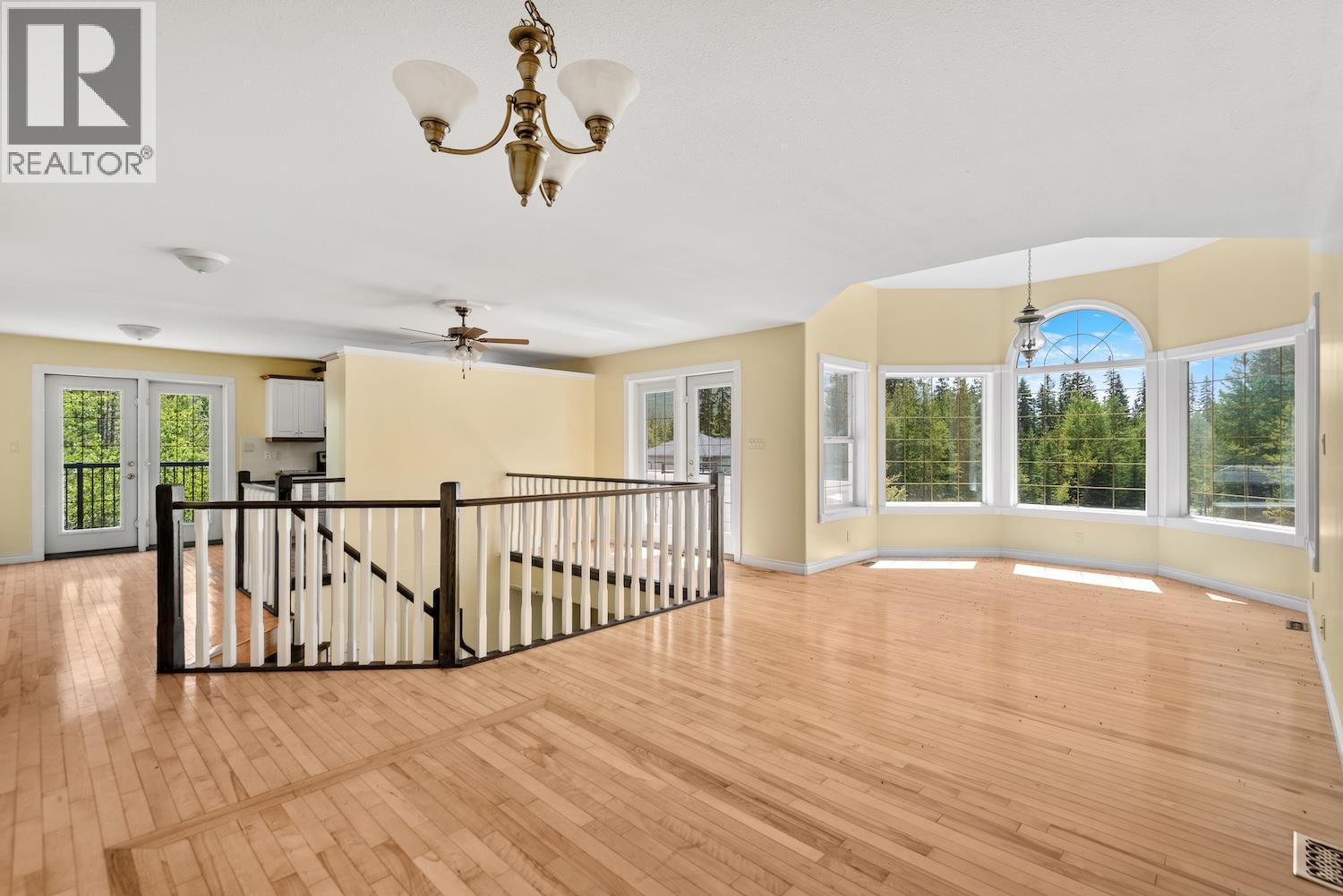 18 David Crescent, Elkford, British Columbia  V0B 1H0 - Photo 4 - 10392465