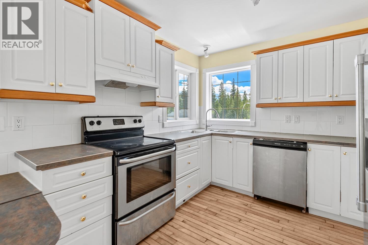 18 David Crescent, Elkford, British Columbia  V0B 1H0 - Photo 9 - 10392465
