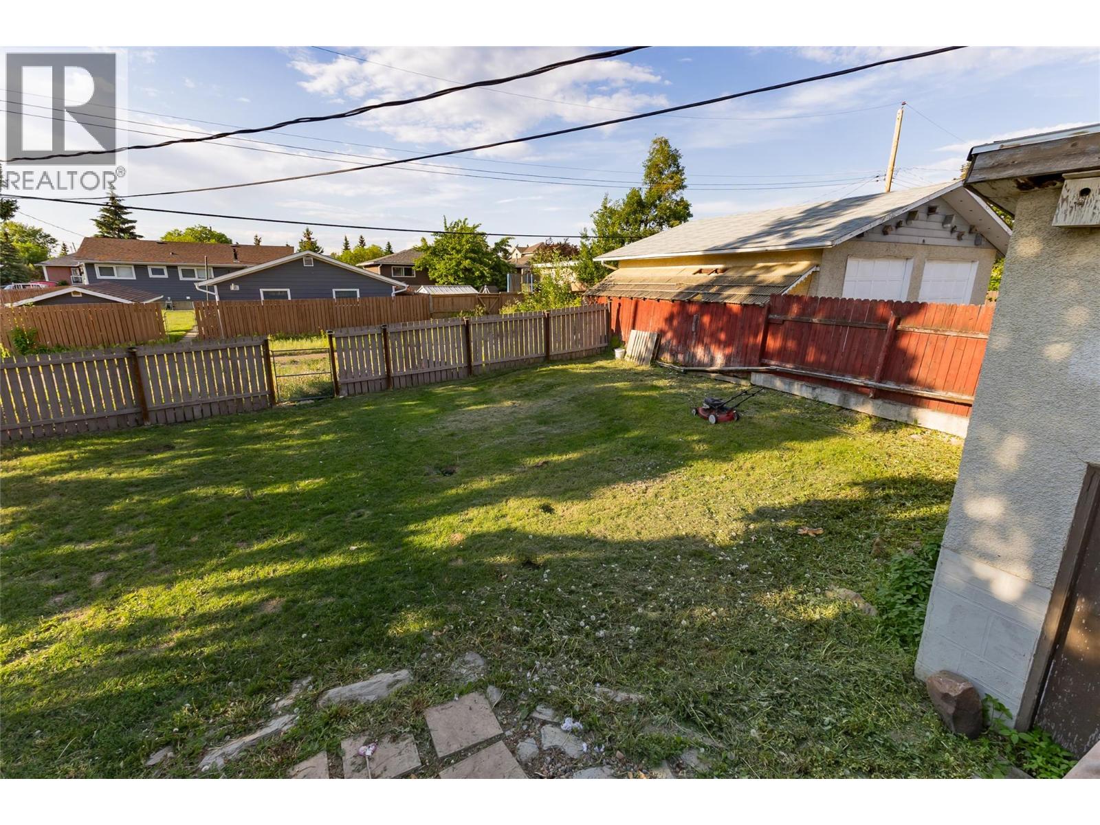 416 96 Avenue, Dawson Creek, British Columbia  V1G 1K4 - Photo 2 - 10392610