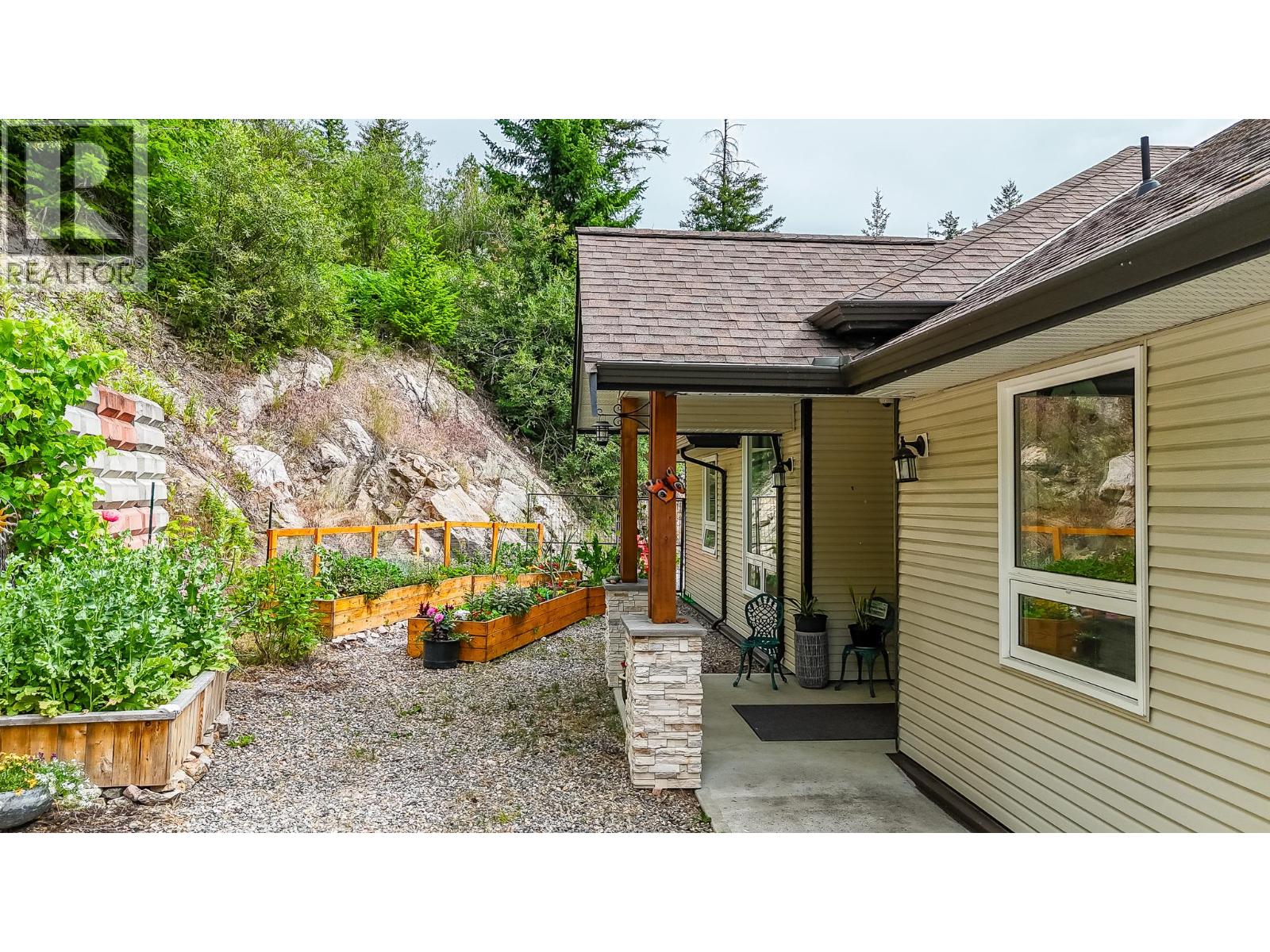 5694 Trans Canada Highway Nw, Salmon Arm, British Columbia  V1E 3A2 - Photo 13 - 10391551