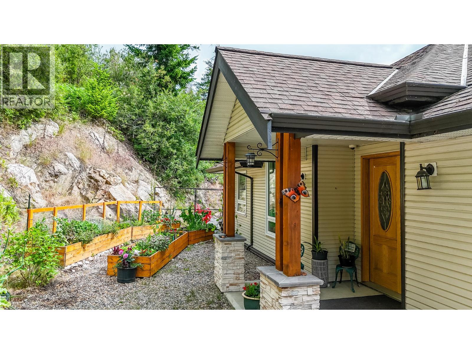 5694 Trans Canada Highway Nw, Salmon Arm, British Columbia  V1E 3A2 - Photo 14 - 10391551