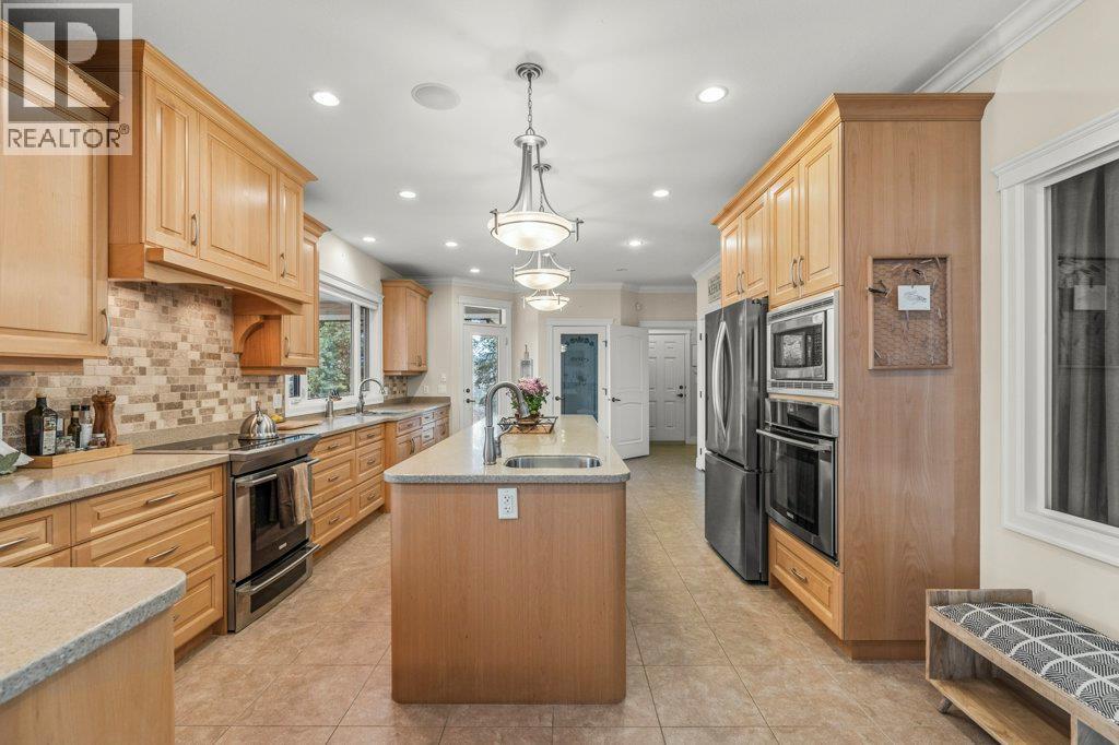 5694 Trans Canada Highway Nw, Salmon Arm, British Columbia  V1E 3A2 - Photo 34 - 10391551