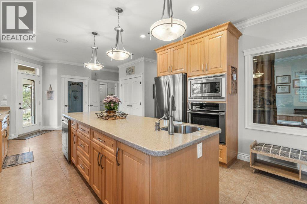 5694 Trans Canada Highway Nw, Salmon Arm, British Columbia  V1E 3A2 - Photo 36 - 10391551
