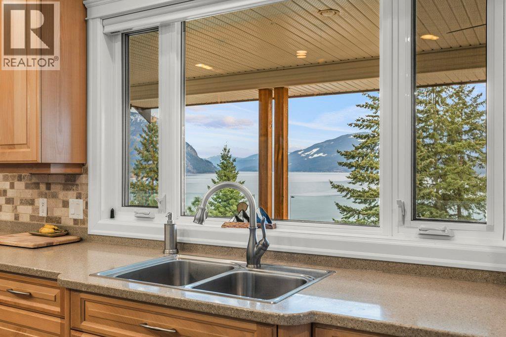 5694 Trans Canada Highway Nw, Salmon Arm, British Columbia  V1E 3A2 - Photo 40 - 10391551