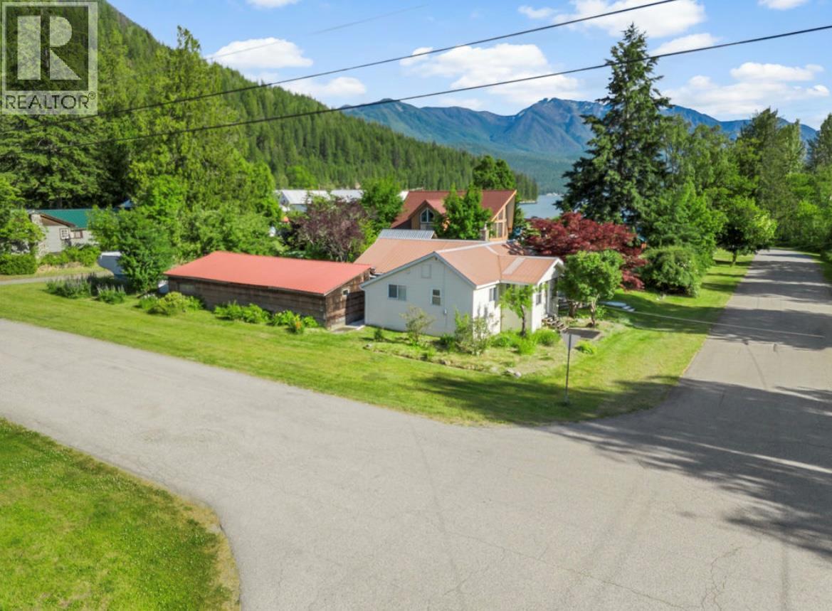 112 Josephine Street, New Denver, British Columbia  V0G 1S0 - Photo 1 - 10392318