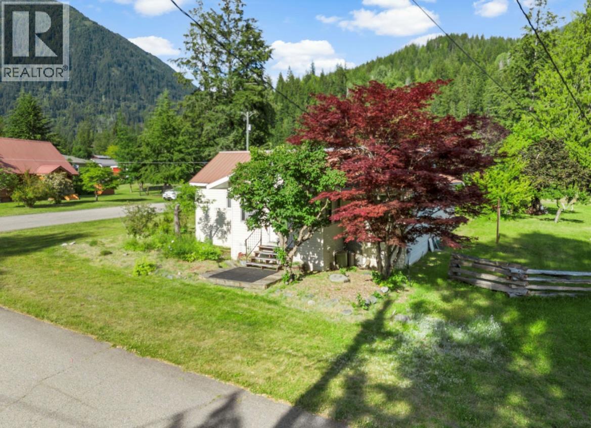 112 Josephine Street, New Denver, British Columbia  V0G 1S0 - Photo 25 - 10392318
