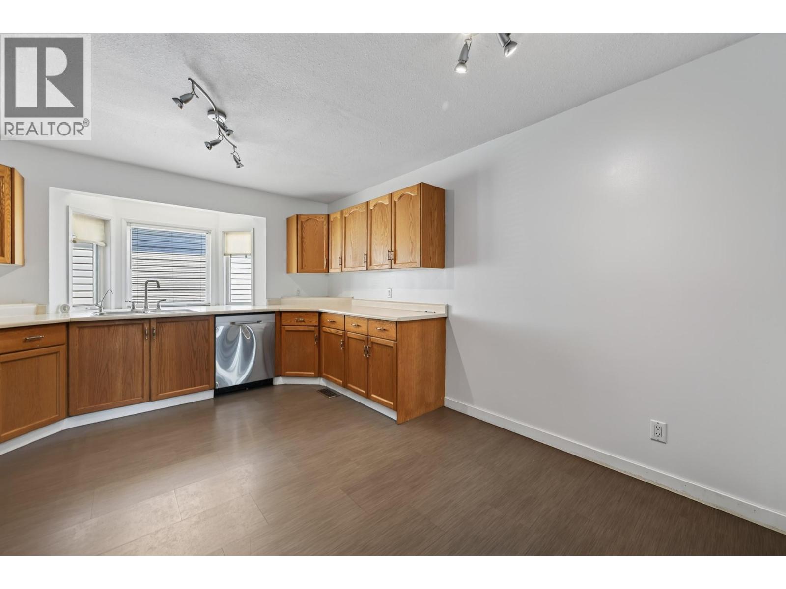 1172 Kamwood Place, Kamloops, British Columbia  V2B 8J9 - Photo 10 - 10392623