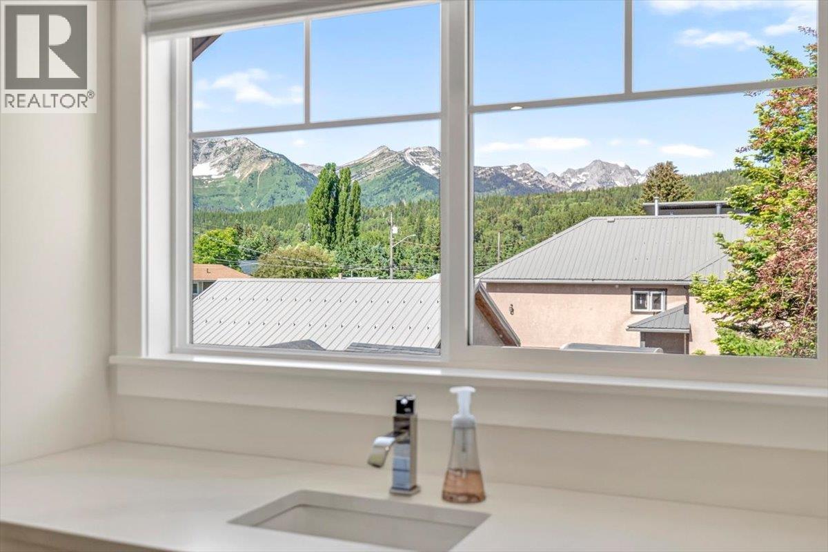 1169 Mcleod Avenue, Fernie, British Columbia  V0B 1M1 - Photo 27 - 10392322