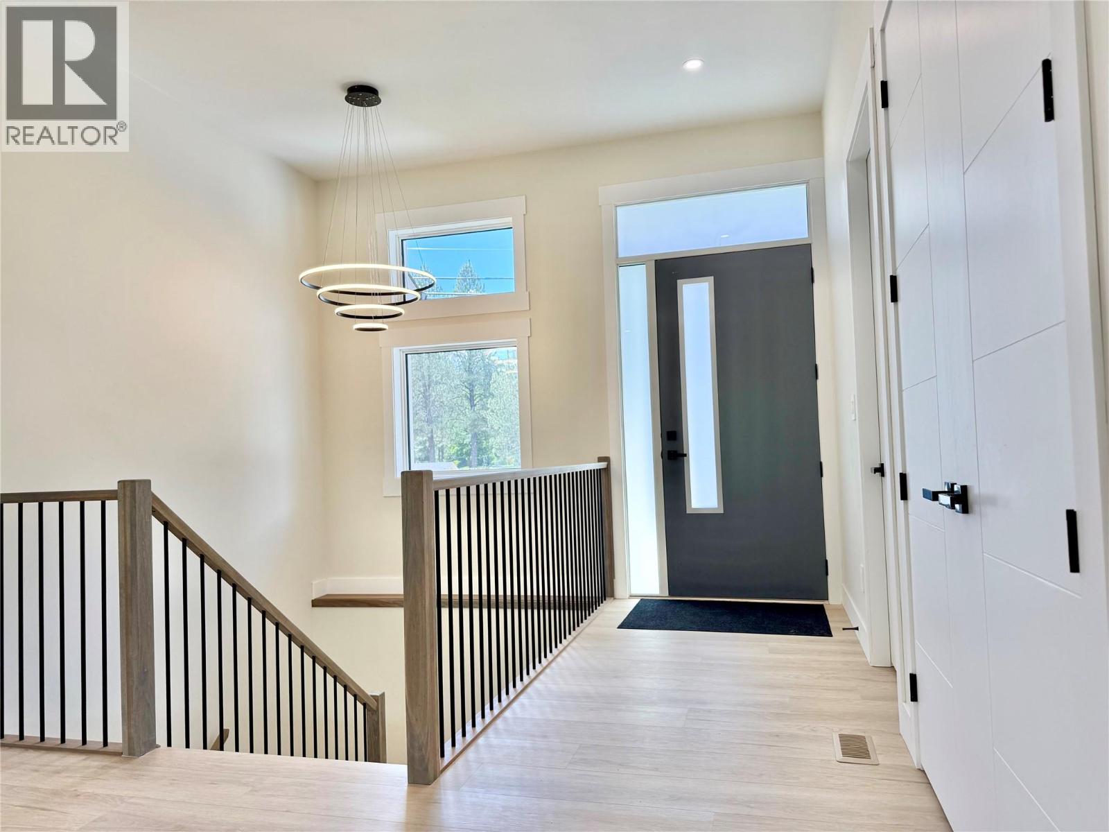 245 Prospect Drive, Grand Forks, British Columbia  V0H 1H2 - Photo 3 - 10392645