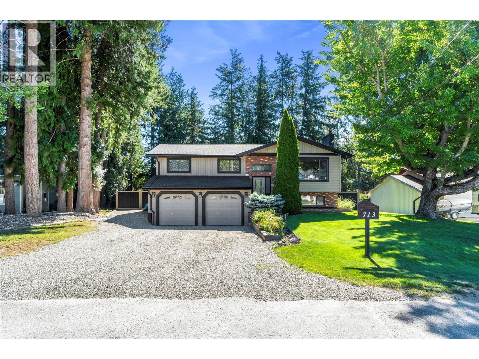 713 Hemlock Crescent S, Sicamous, British Columbia  V0E 2V1 - Photo 1 - 10392431