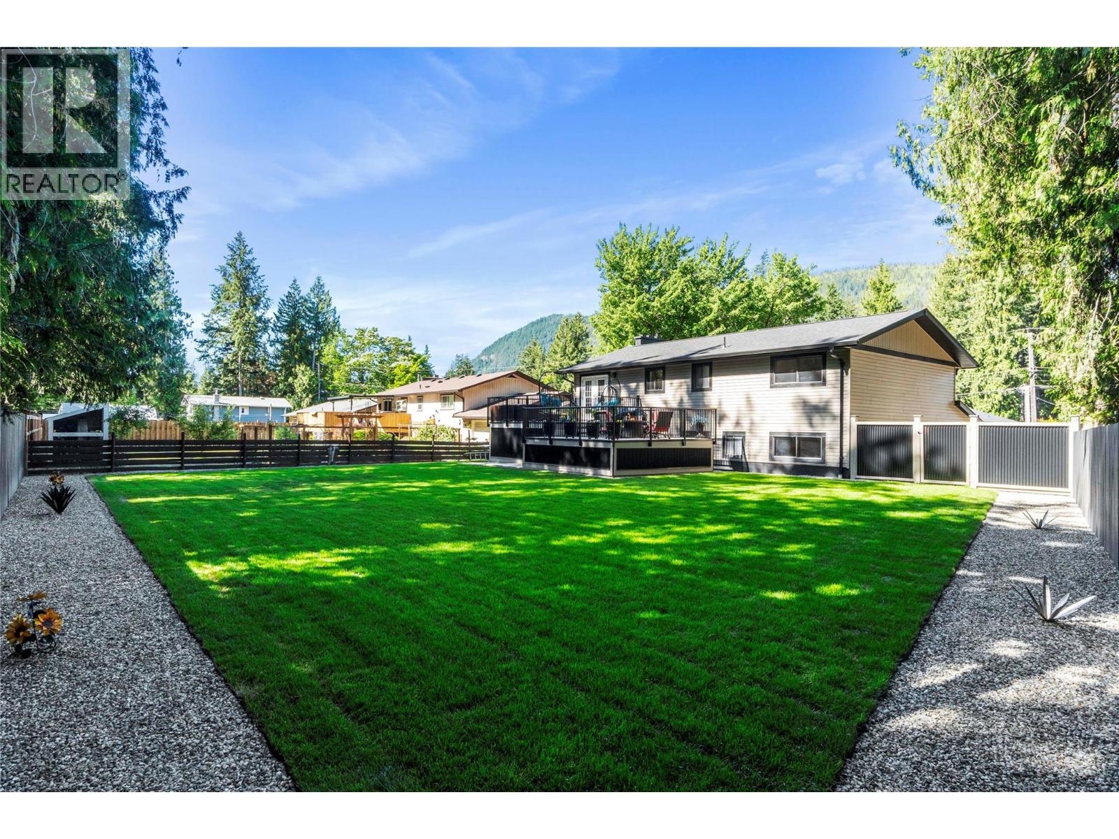 713 Hemlock Crescent S, Sicamous, British Columbia  V0E 2V1 - Photo 37 - 10392431