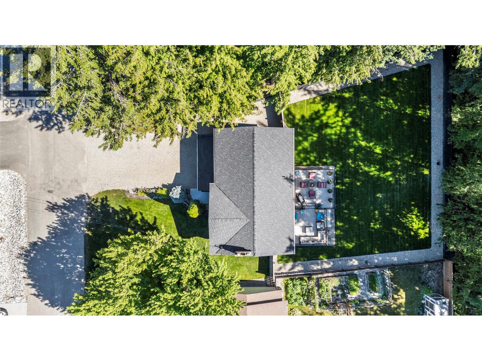 713 Hemlock Crescent S, Sicamous, British Columbia  V0E 2V1 - Photo 4 - 10392431