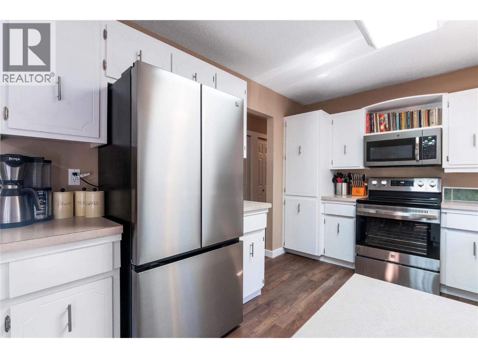 713 Hemlock Crescent S, Sicamous, British Columbia  V0E 2V1 - Photo 6 - 10392431