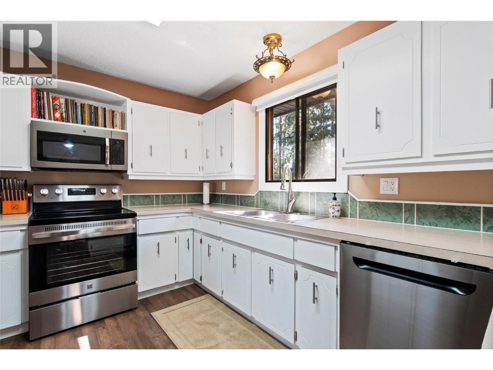 713 Hemlock Crescent S, Sicamous, British Columbia  V0E 2V1 - Photo 7 - 10392431