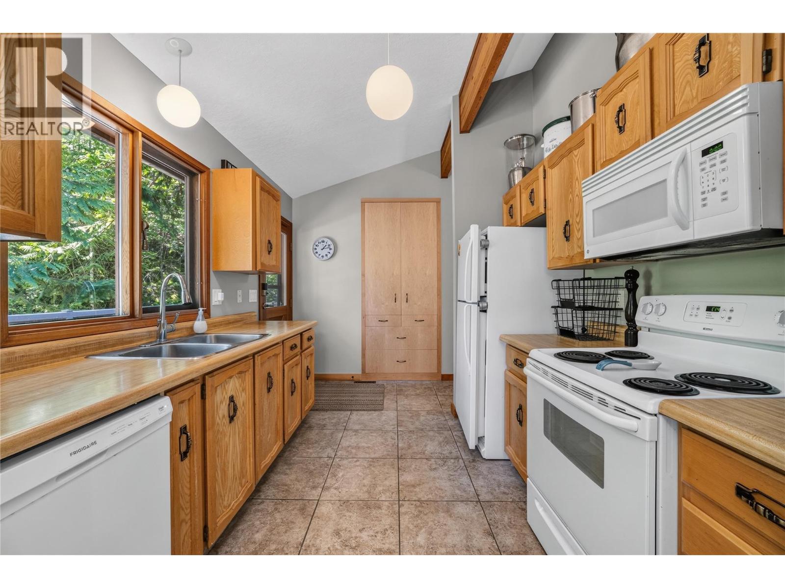 7429 Sunnybrae Canoe Point Road Unit# 28, Tappen, British Columbia  V0E 2X1 - Photo 17 - 10392426