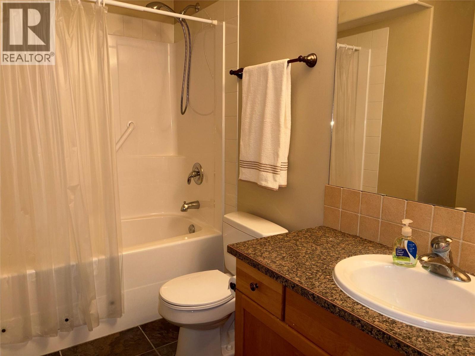 6940 Cabernet Place, Oliver, British Columbia  V0H 1T4 - Photo 13 - 10392658