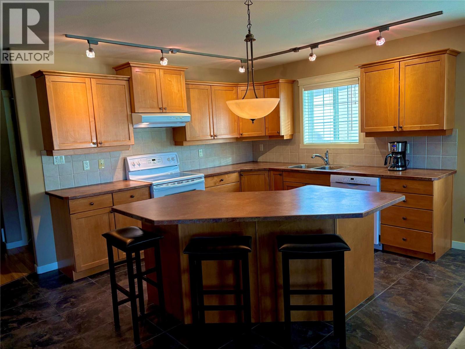 6940 Cabernet Place, Oliver, British Columbia  V0H 1T4 - Photo 4 - 10392658