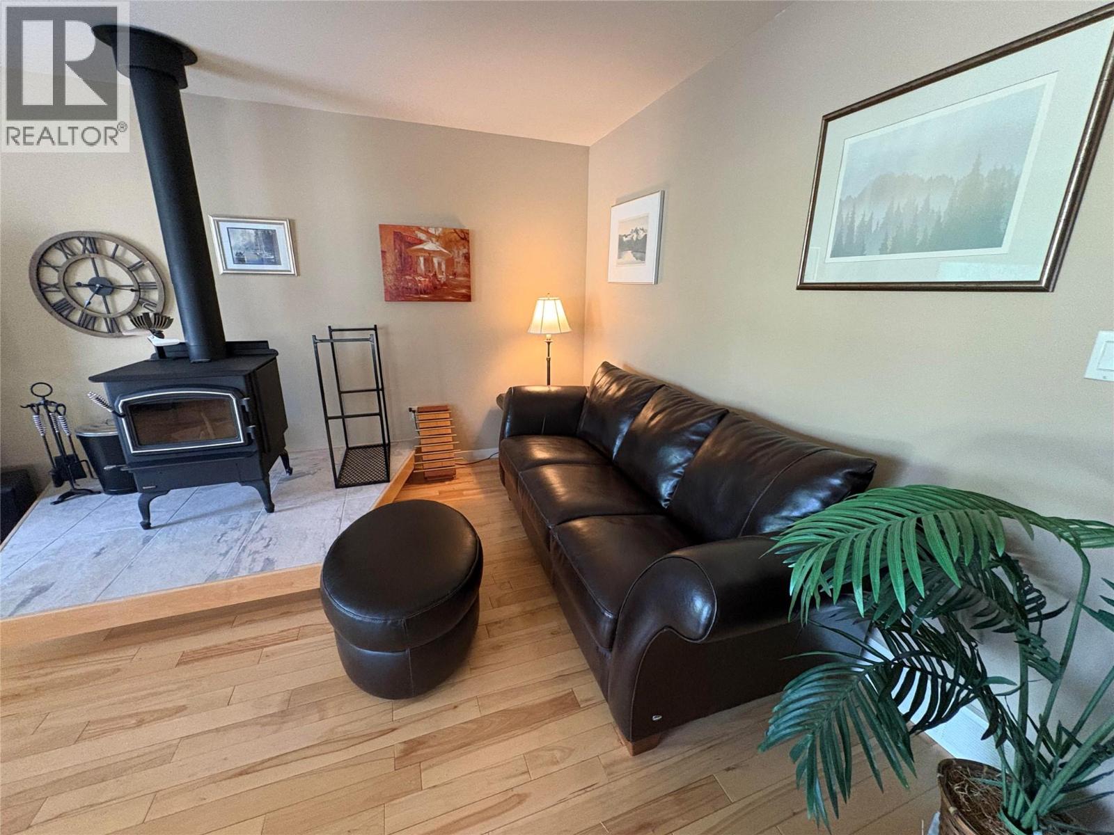 6940 Cabernet Place, Oliver, British Columbia  V0H 1T4 - Photo 7 - 10392658