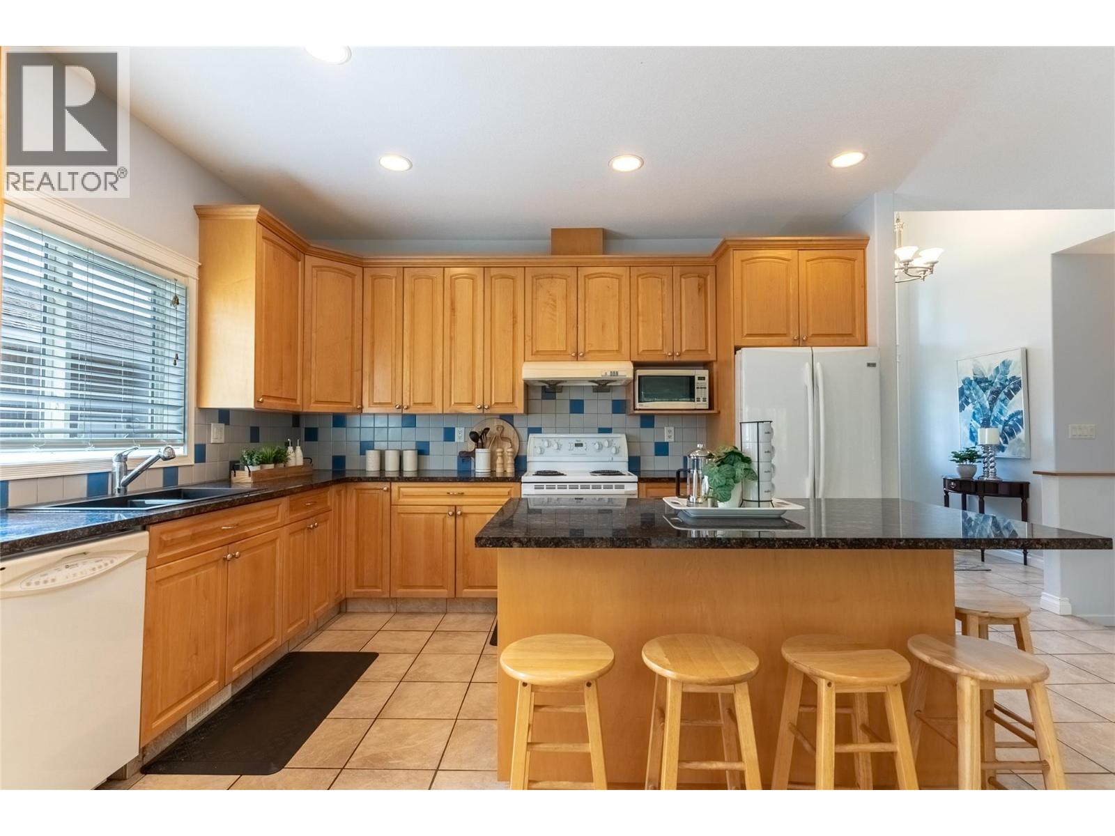3727 Overlander Drive, Kamloops, British Columbia  V2B 8M4 - Photo 10 - 10392493