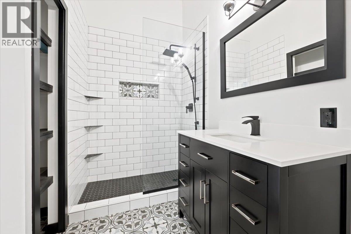 400 Inkster Road, Vernon, British Columbia  V1H 1L2 - Photo 32 - 10392701