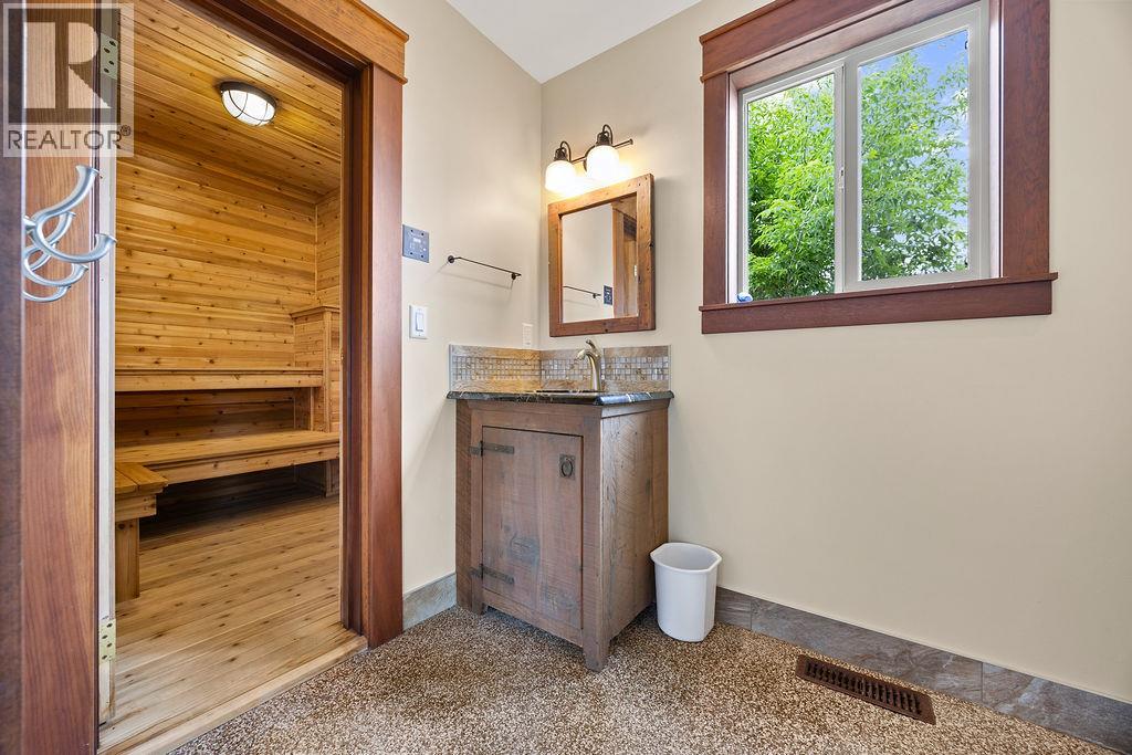 13707 Watson Drive, Coldstream, British Columbia  V1B 1X7 - Photo 36 - 10392570
